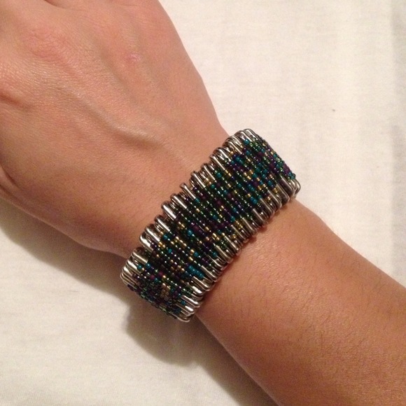 New handmade glass bead stretch bracelet.