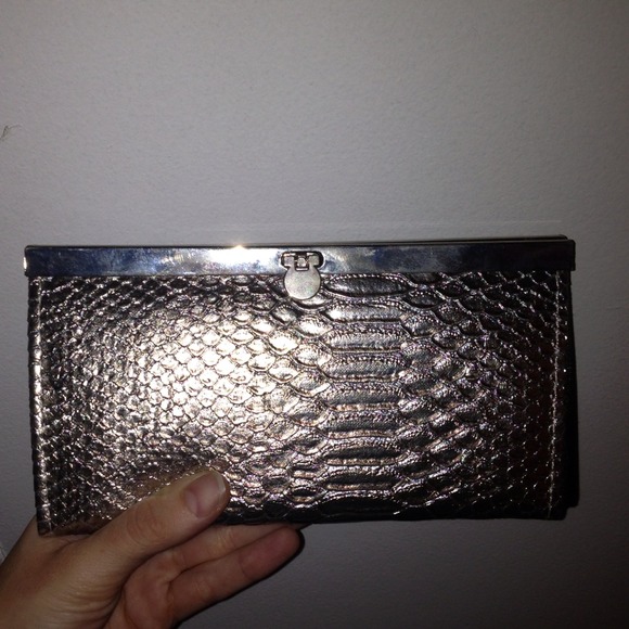 REDUCED 2 clutches gold sequin & silver snake skin - Picture 3 of 3