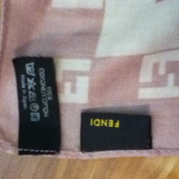 🔴SOLD🔴Authentic FENDI scarf - Picture 2 of 3