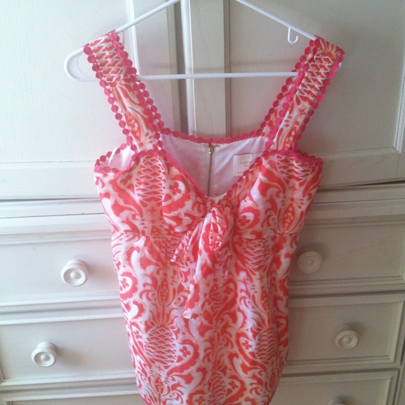 Kate Spade top, size 6. Gorgeous! Love this!!!!