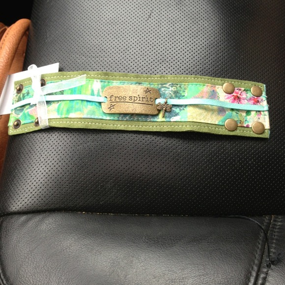 Kelli Rae Roberts bracelet - Picture 2 of 3