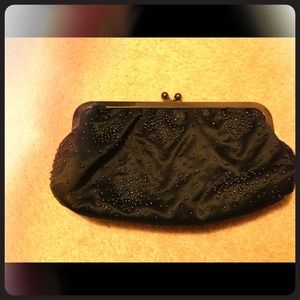 Express beaded clutch