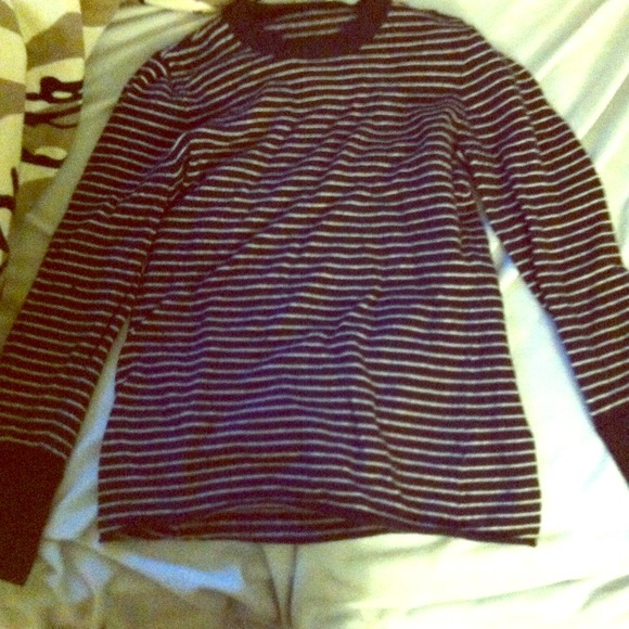Black and white striped long sleeve sweAter