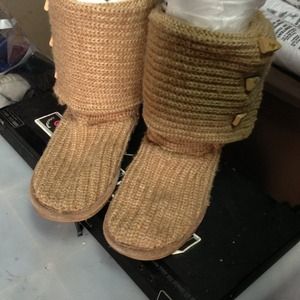 Used bearpaws knitted 🎁reduced🎁