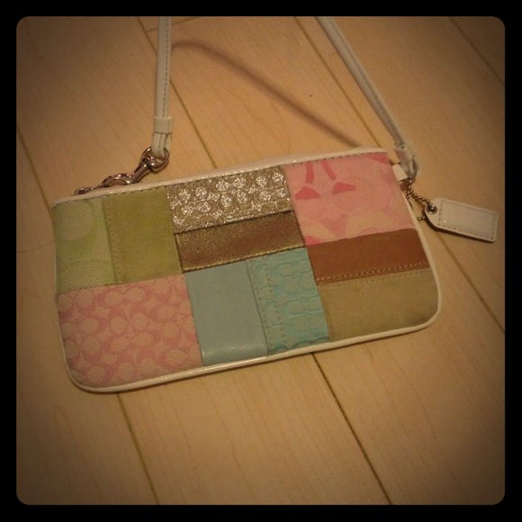 ❌SOLD IN BUNDLE❌ Coach Patchwork Wristlet