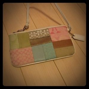 ❌SOLD IN BUNDLE❌ Coach Patchwork Wristlet