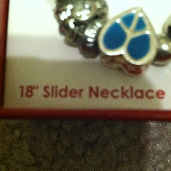 Necklce - Picture 2 of 2