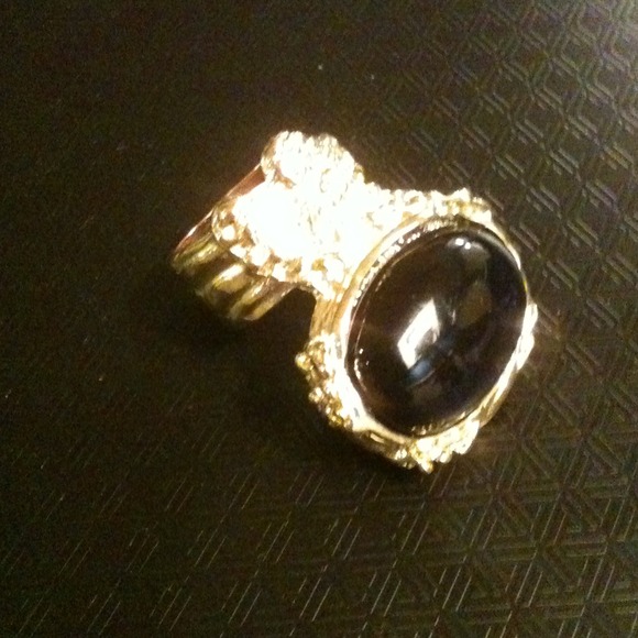 Unique ring - Picture 2 of 2