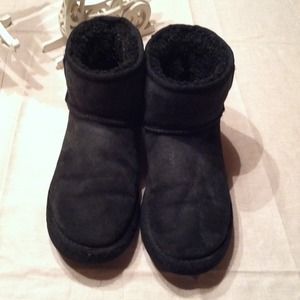 Classic Black Mini UGGS