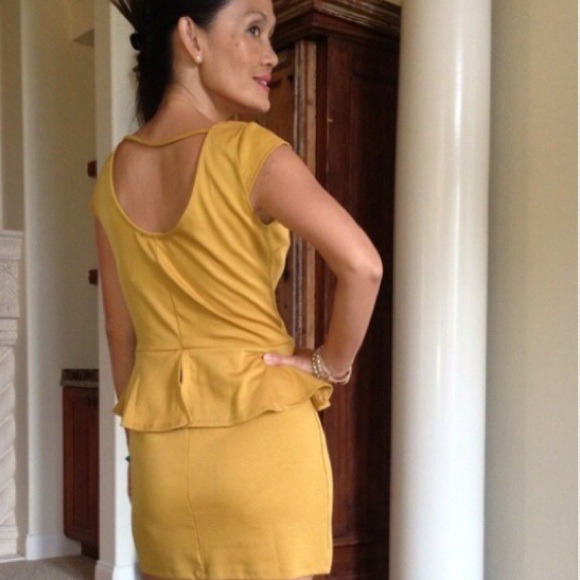 Sexy mustard peplum dress w low back - Picture 2 of 3
