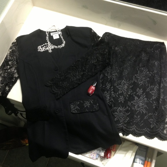 2 piece black suit. Very elegant!