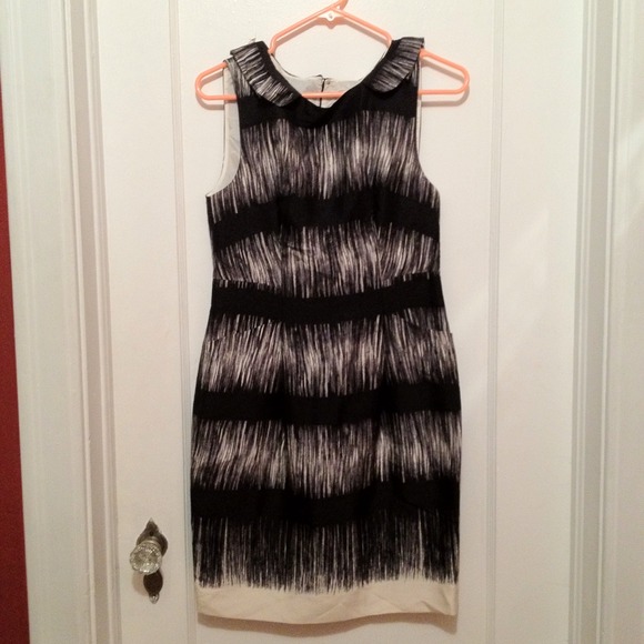 Black and Grey Banana Republic Dress w/ Pockets