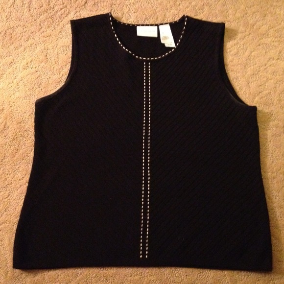 Liz Claiborne sleeveless black top cream stitching
