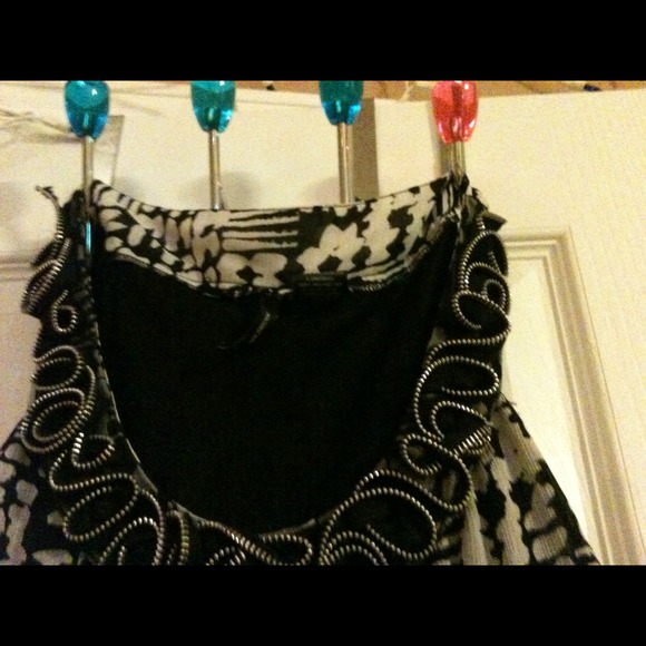 Top - Picture 2 of 2