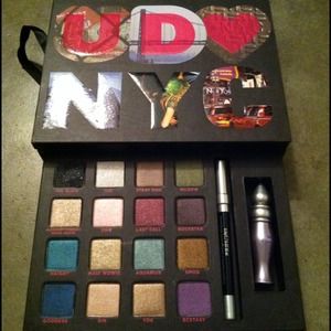 🌟REDUCED🌟 Urban Decay Book of Shadows III Redux