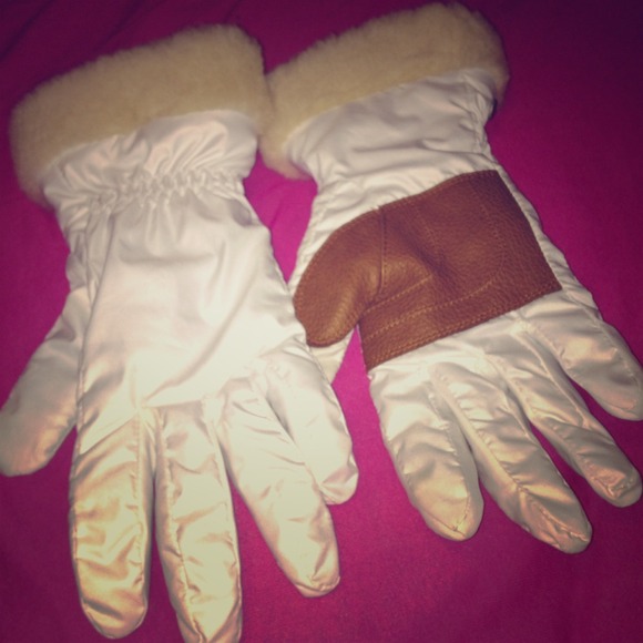 ❌SOLD in Bundle❌Warm Authentic Ugg Gloves!