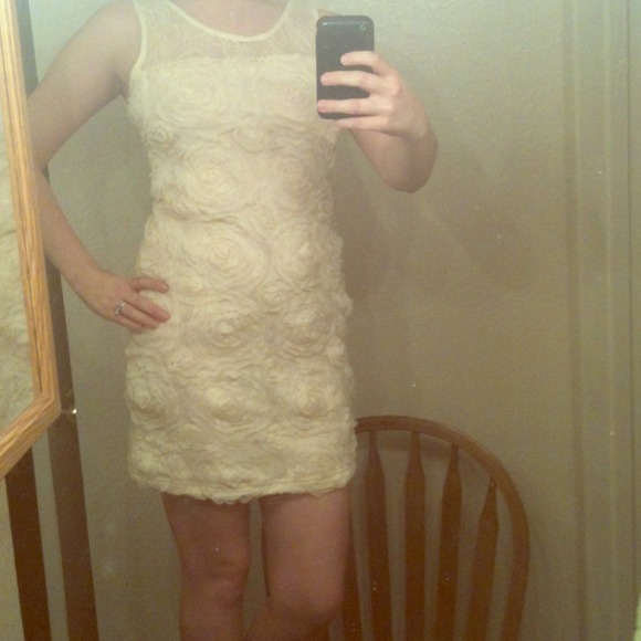 💞Cream flower pop dress!💞