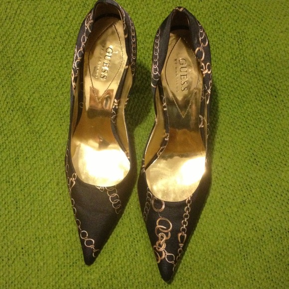 GUESS Black/Gold Print 4" Heel