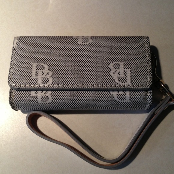 Dooney & Bourke pouch