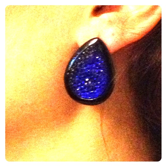 Earring - Picture 1 of 1