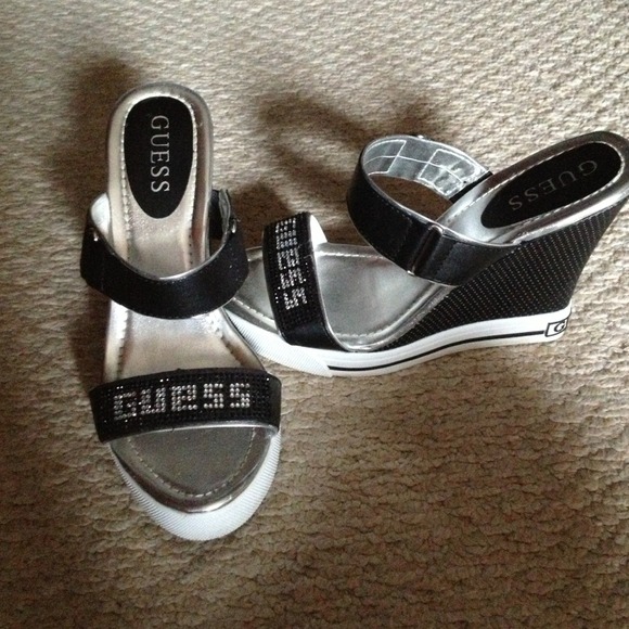 Used - Picture 1 of 2