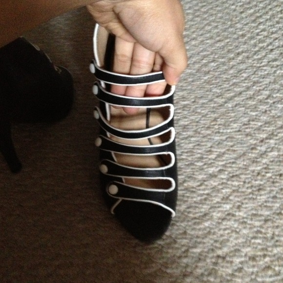 Used - Picture 2 of 2