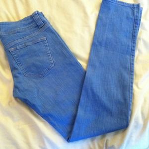 Light wash skinny jeans