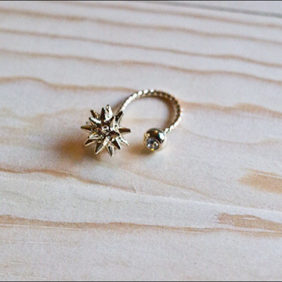 Jewelry - Twisted star ring - gold