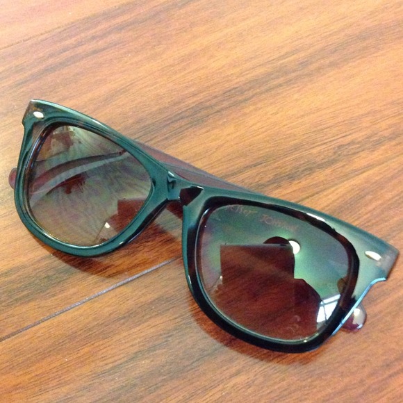 Betsey Johnson Wayfarer Sunglasses (BJ6042P) NWOT