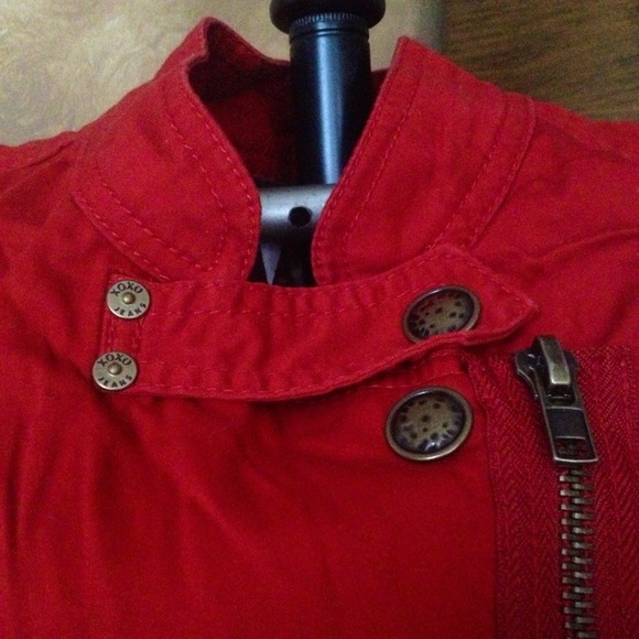 ✨XOXO fitted burnt orange cropped sleeve jacket.✨ - Picture 2 of 4