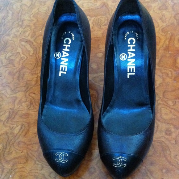 CHANEL shoes with original box - Picture 2 of 4