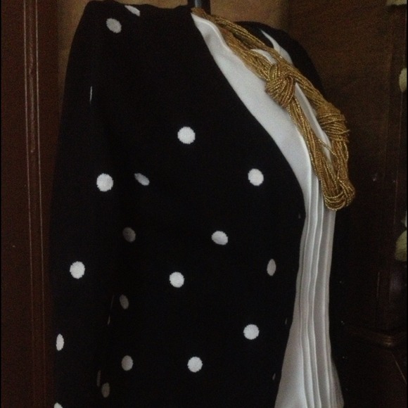 SOLD!! BUNDLED ITEM #4 for @Kmerfe13. Cardigan. - Picture 2 of 3