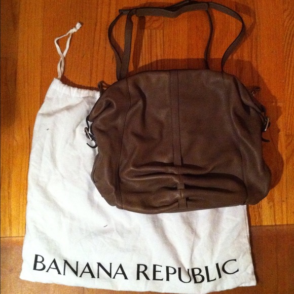 Banana Republic Handbags - Banana Republic Leather Tote