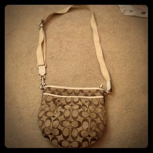 White/beige classic Coach crossbody bag
