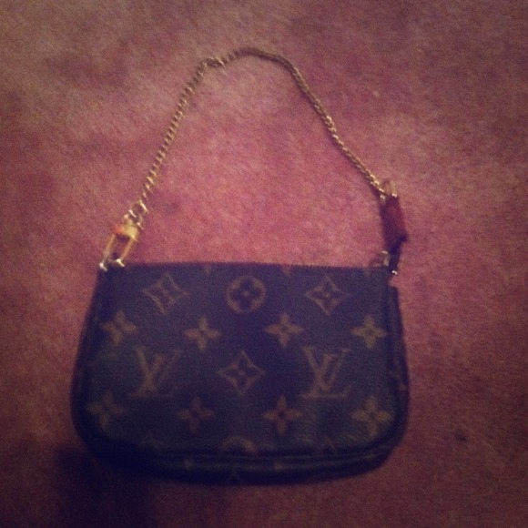 Reserved authentic lv mini pochette