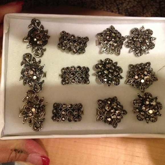 Beautiful rings pick ur style - Picture 1 of 3