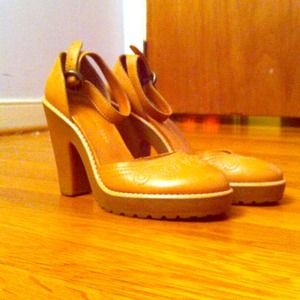 Marc by Marc Jacobs Shoes - marc by marc jacobs tan ankle strap pumps size 38 Marc by Marc Jacobs Shoes - marc by marc jacobs tan ankle strap pumps size 38