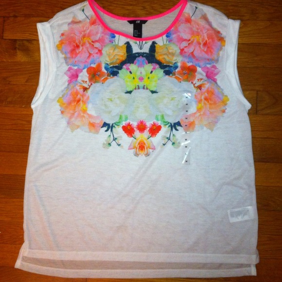 RESERVED h&m floral tee size medium
