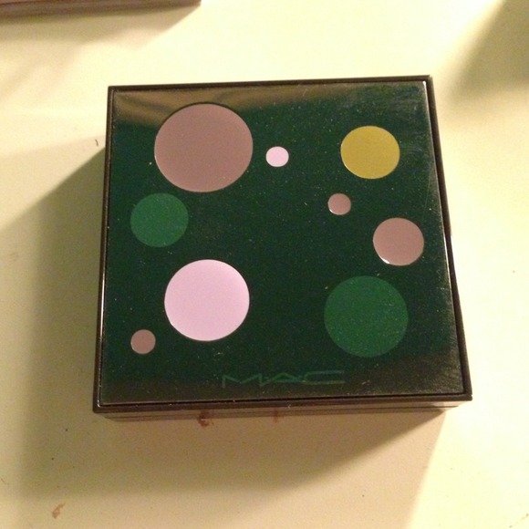 SOLD* MAC Smoke and Mirrors Eye Shadow Palette