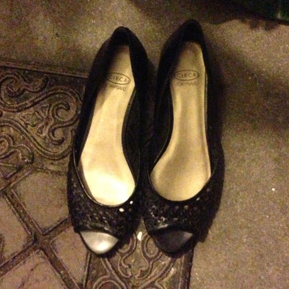 ❌SOLD❌Circa Joan&David Peep Toe Flats in Black - Picture 3 of 4