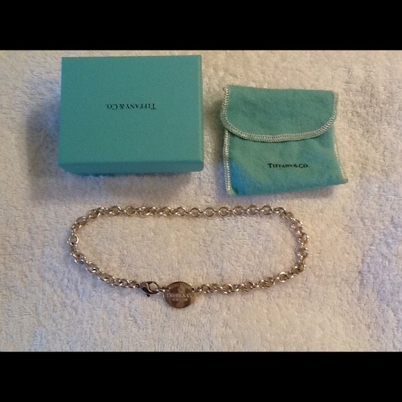 Retun to Tiffany oval tag necklace