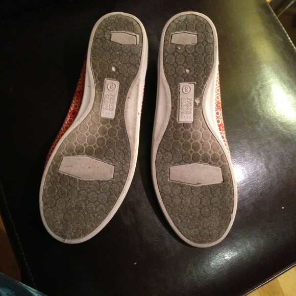 Orange flats - Picture 2 of 3