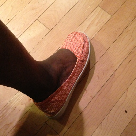 Orange flats - Picture 3 of 3