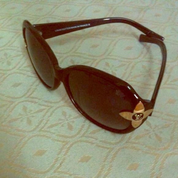 LV sunglasses ! Black