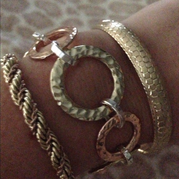 Accessories - Beautiful Hammered Link Bracelet.  Rose/Yellow