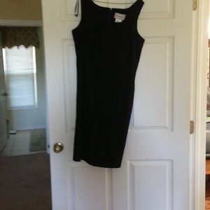 The simple back dress