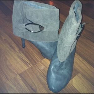 2 toned grey boots