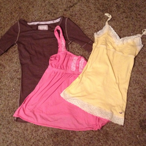 💖Sold💖.        Hollister shirt and cami bundle