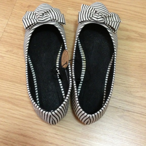 (SOLD!) Forever 21 striped flats