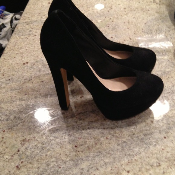 Steve Madden Black Suede Pumps sz 6 NEW